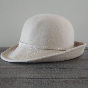 Vintage Kates Canada Womens cream wool felt hat